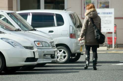 自動車が 当て逃げ され加害者がわからない 使える自動車保険は 修理費用は誰が負担 保険スクエアbang 自動車保険