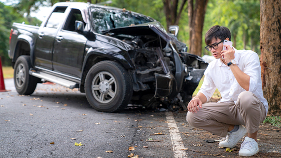 自損事故 単独事故 を起こしたときにすべきこと 適用される保険の種類や利用時の注意点を解説