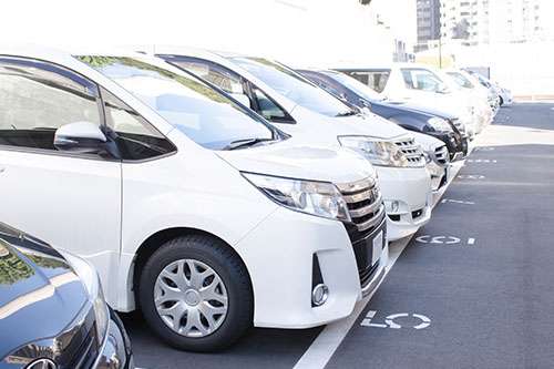 車の年式の調べ方とは 車検証での確認方法や保険や税金への影響も解説