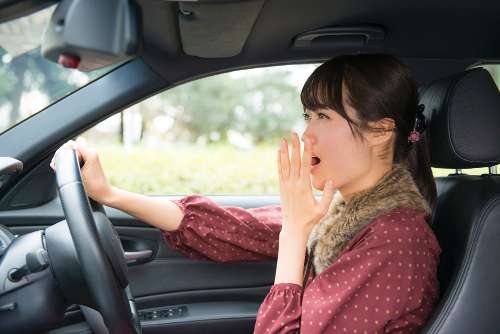 長距離運転で疲労困憊 居眠り運転をどう防ぐ 効果的な眠気覚ましの方法と居眠り運転防止技術 ズバット 車買取